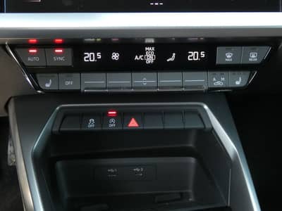Audi A3 30 TDI Lim S tronic Advanced LED Navi ACC 18" — slika 17