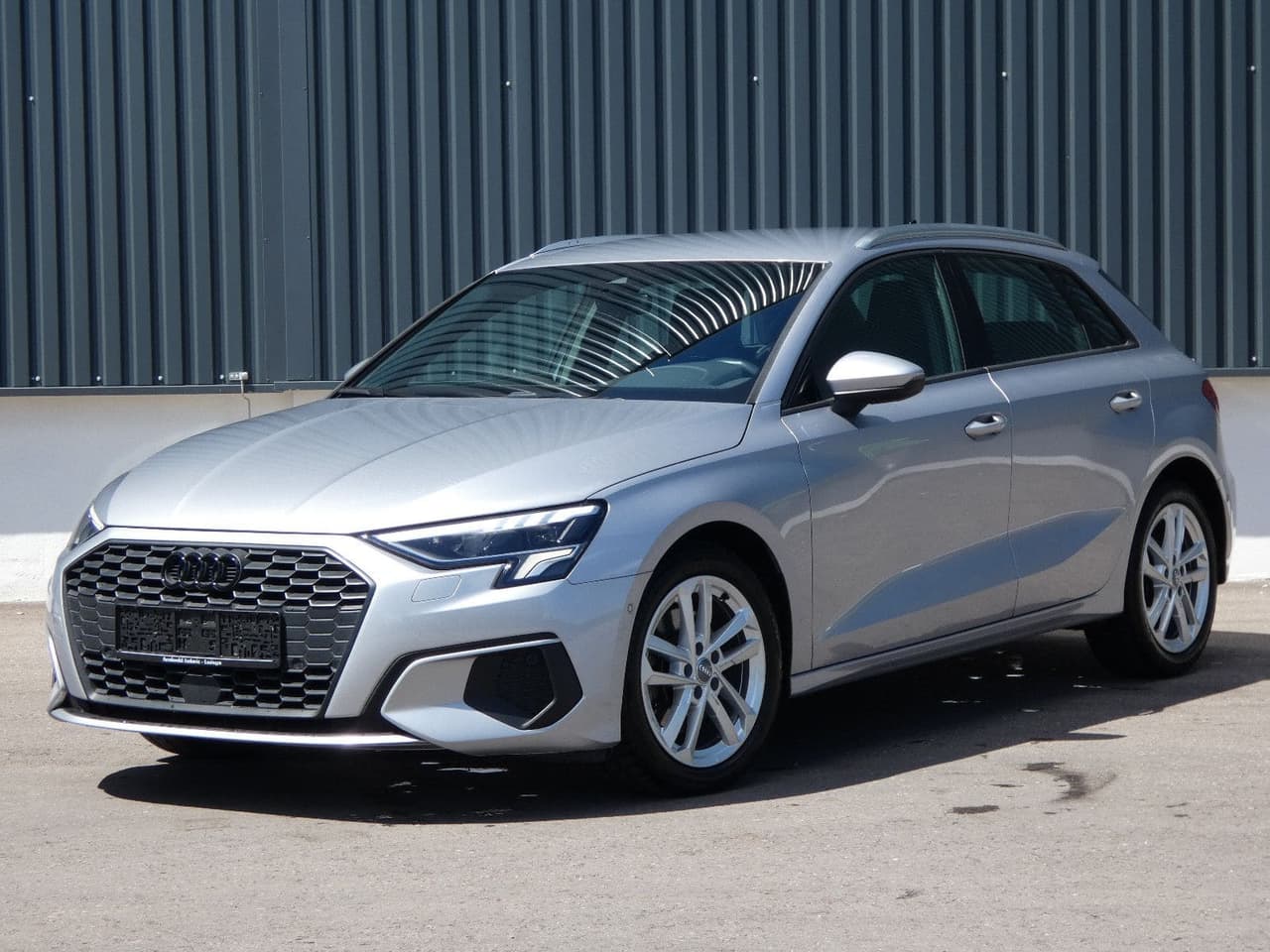 Audi A3 35 TDI S tronic LED Virtual Nav Sportsi Kamer — slika 1