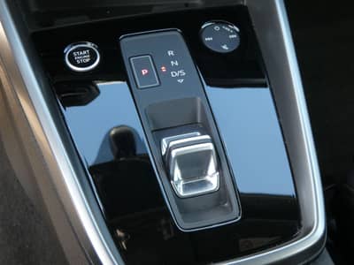 Audi A3 35 TDI S tronic LED Virtual Nav Sportsi Kamer — slika 17