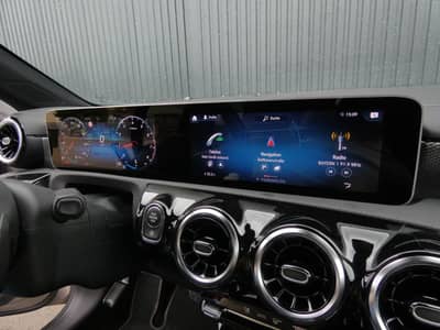 Mercedes-Benz CLA 180 Coupe Aut. LED Navi WIDESCREEN Teilleder — slika 3