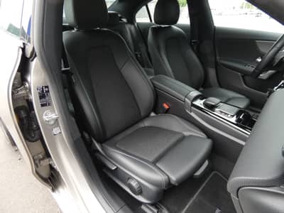 Mercedes-Benz CLA 180 Coupe Aut. LED Navi WIDESCREEN Teilleder — slika 8