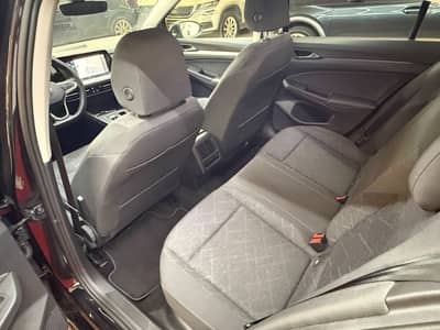 Volkswagen Golf VIII Lim. Life/Navi/LED/Kamera/Erster H/TOP — slika 17