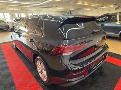 Volkswagen Golf VIII Lim. Life/Navi/LED/Kamera/Erster H/TOP — slika 10