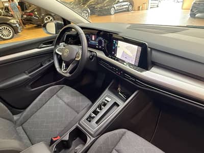 Volkswagen Golf VIII Lim. Life/Navi/LED/Kamera/Erster H/TOP — slika 14