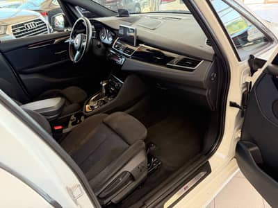 BMW 218d Active Tourer M-Sport PANO KAMERA HUD — slika 17