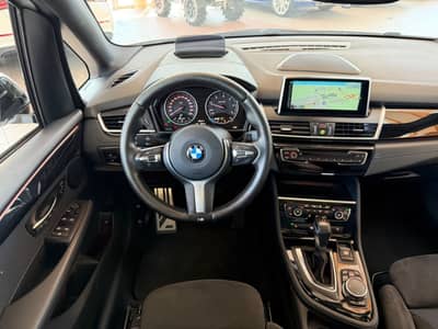 BMW 218d Active Tourer M-Sport PANO KAMERA HUD — slika 11