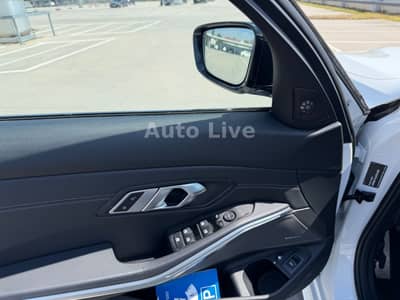 BMW 330e SAG x Drive*M PAKET*PANO*CURVED*HEAP UP*LED — slika 28