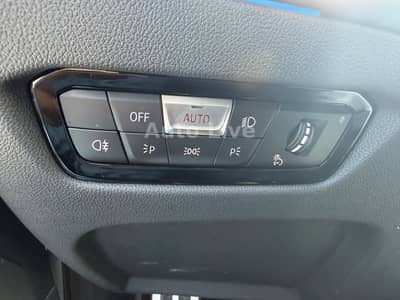 BMW 330e SAG x Drive*M PAKET*PANO*CURVED*HEAP UP*LED — slika 36