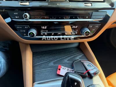 BMW 520d x Drive*SAG*M PAKET*VIR*LASER*HEAD-UP*KAMER — slika 27