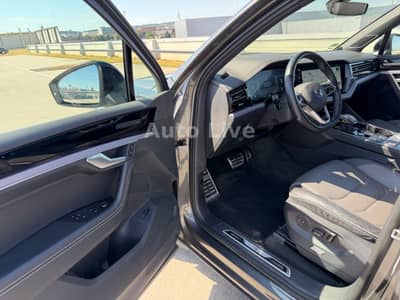 Volkswagen Touareg 3.0 TDI*R LINE*BlackS*PAN*MATRI*LUFT*VOL — slika 17