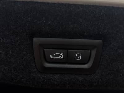 BMW 520d Lim. M Sport*360*H&K*HUD*Gestik*Memo*Shadow — slika 19