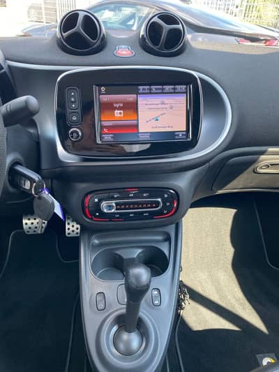 Smart ForTwo cabrio Prime Brabus-16"/Kamera/Leder/Navi — slika 14