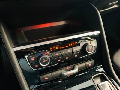 BMW 218 AT°SPORT-LINE°AMBIENT°SOUND°NAVI°SHZ°PDC°1Hd — slika 20