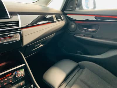 BMW 218 AT°SPORT-LINE°AMBIENT°SOUND°NAVI°SHZ°PDC°1Hd — slika 18