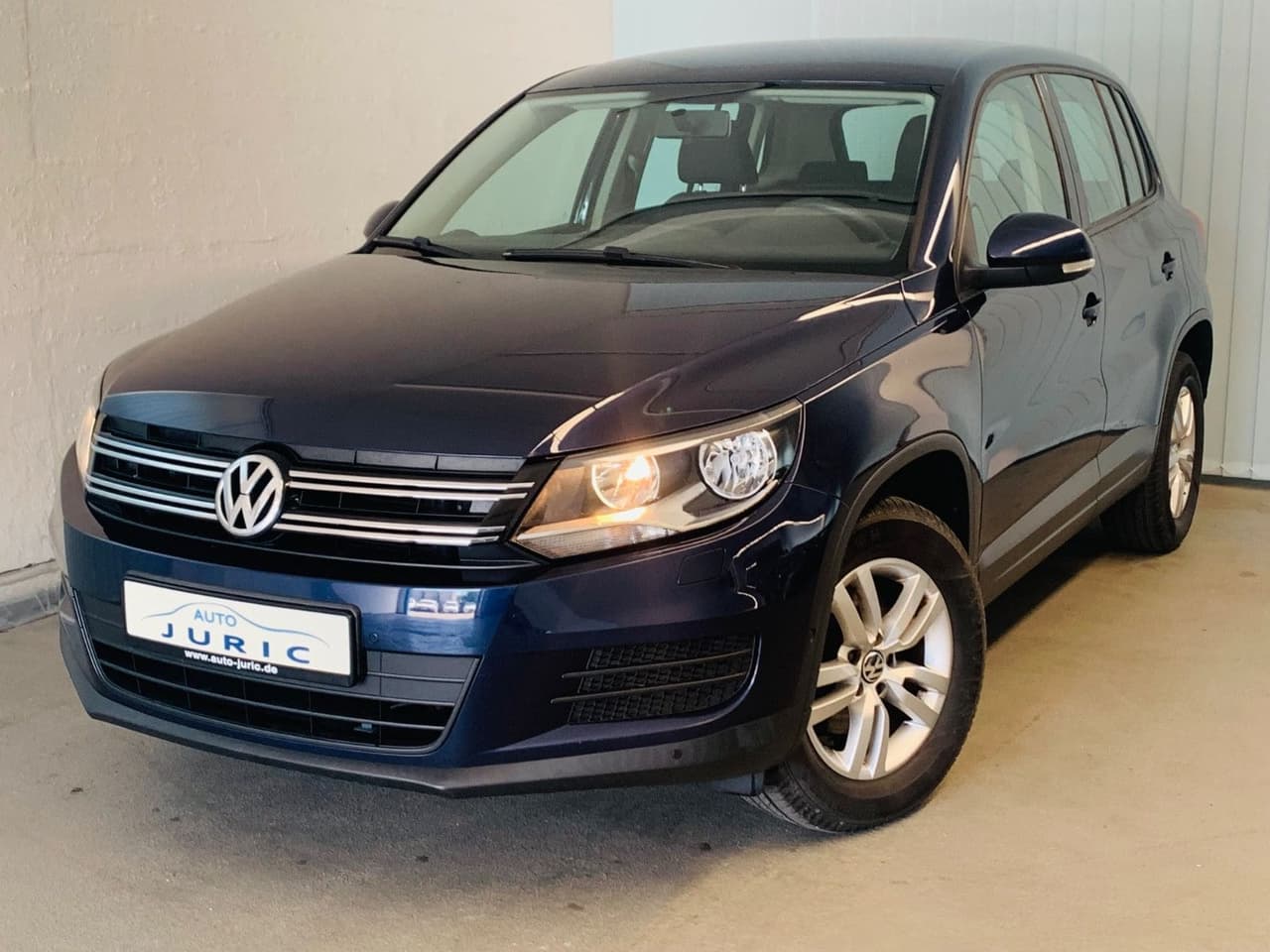 Volkswagen Tiguan Trend & Fun BMT°AHK°PDC°2.Hd°8xbereift° — slika 1