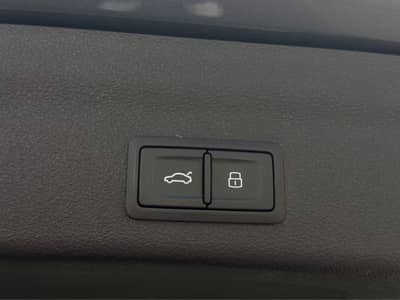 Audi A6 Avant 40 TDI 2x S-Line*Pano*Virtual*App*Optik — slika 17