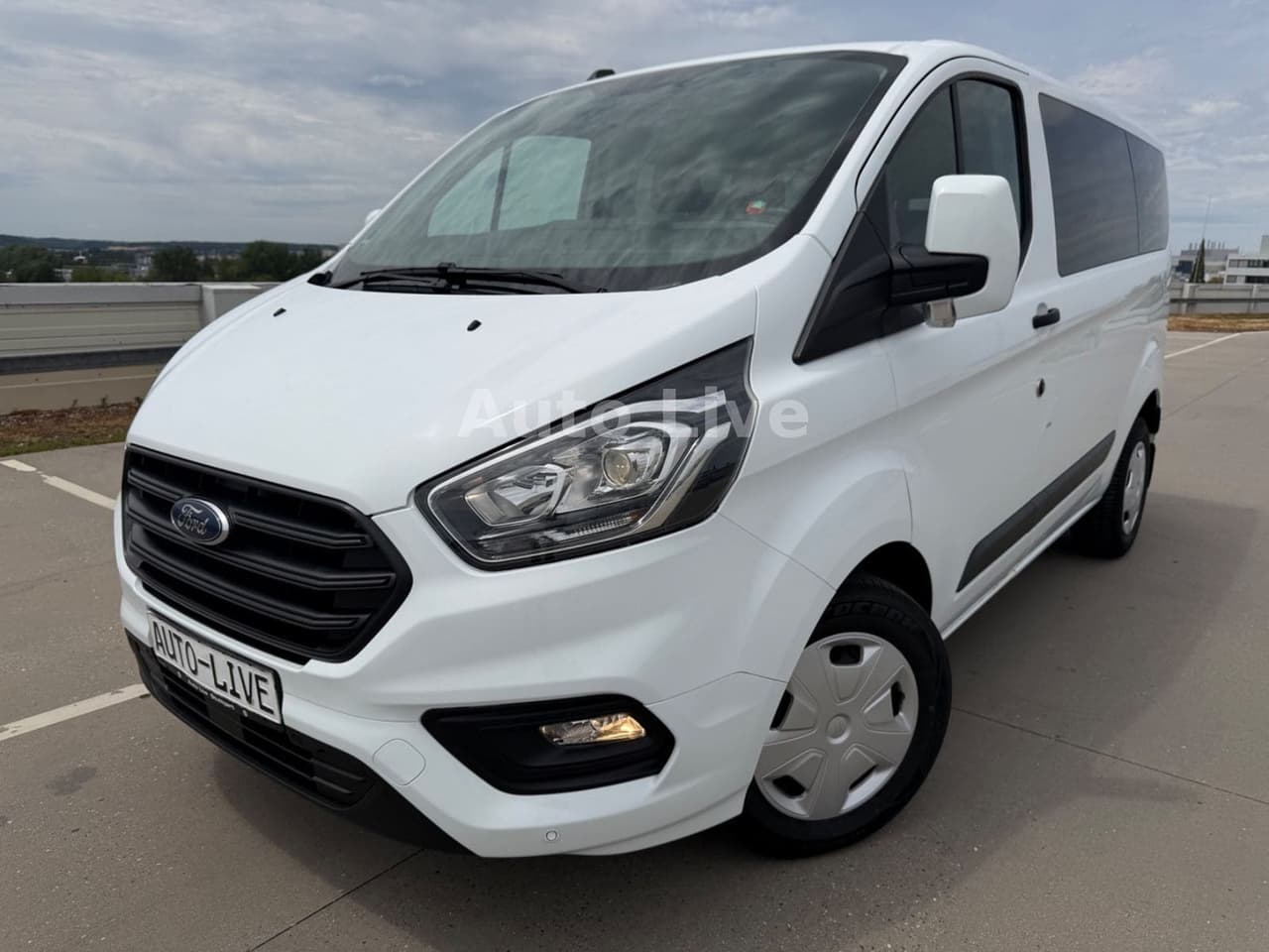 Ford Transit 2.0 TDCi Custom Kombi*AUTOMATIK*9-SITZE — slika 1