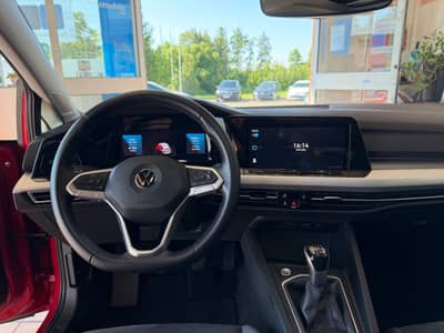 Volkswagen Golf VIII 1.5 TSI Life PANO MATRIX STANDHEIZUNG — slika 7