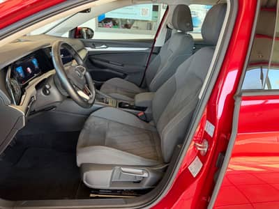 Volkswagen Golf VIII 1.5 TSI Life PANO MATRIX STANDHEIZUNG — slika 5