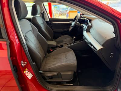 Volkswagen Golf VIII 1.5 TSI Life PANO MATRIX STANDHEIZUNG — slika 8