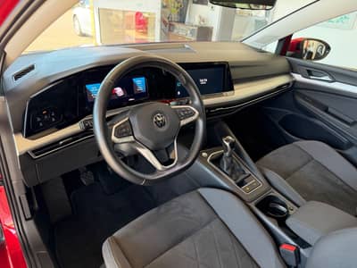 Volkswagen Golf VIII 1.5 TSI Life PANO MATRIX STANDHEIZUNG — slika 4