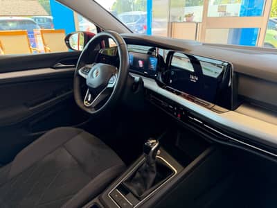 Volkswagen Golf VIII 1.5 TSI Life PANO MATRIX STANDHEIZUNG — slika 9