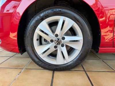 Volkswagen Golf VIII 1.5 TSI Life PANO MATRIX STANDHEIZUNG — slika 17