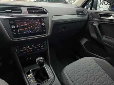 Volkswagen Tiguan Life*1-Hand*Standheizung*LED*Navi*ACC* — slika 12