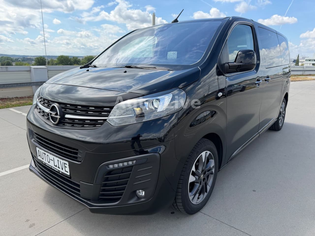 Opel Zafira Life TourerM 2.0 CDTi*AUTO*NAVI*LED*LEDER — slika 1
