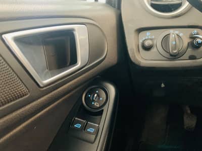 Ford Fiesta Sync Edition°PDC°Standheizung°BT°1.Hd° — slika 14