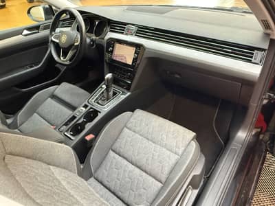 Volkswagen Passat Variant Business/Navi/LED/Kamera/Erster H — slika 16