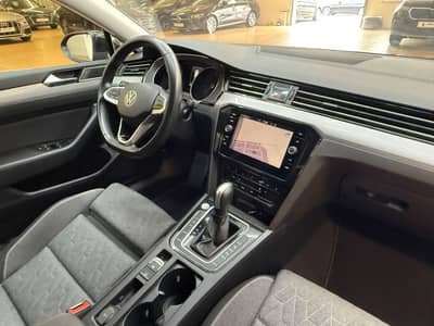 Volkswagen Passat Variant Business/Navi/LED/Kamera/Erster H — slika 14