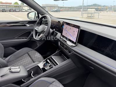 Volkswagen Tiguan 2.0 TDI*4M*R LINE*PANO*VIR*IQ*360*AHK*VOL — slika 21
