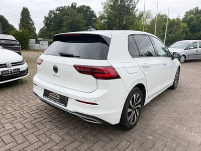Volkswagen Golf VIII 2.0 TDI Active PANO KAMERA HEADUP AHK — slika 12