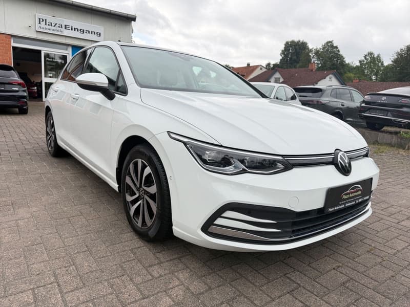Volkswagen Golf VIII 2.0 TDI Active PANO KAMERA HEADUP AHK