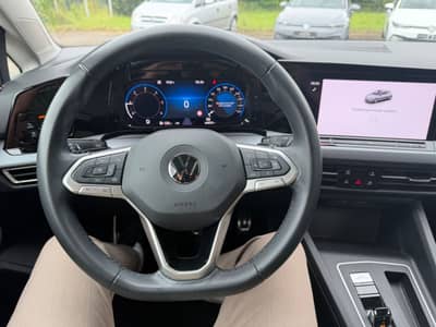 Volkswagen Golf VIII 2.0 TDI Active PANO KAMERA HEADUP AHK — slika 10