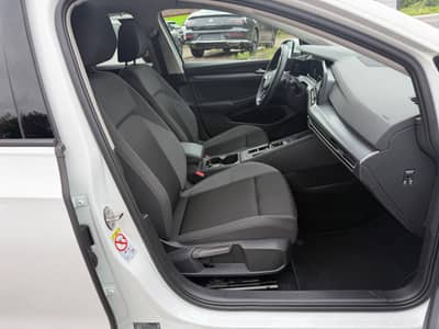 Volkswagen Golf VIII 2.0 TDI Active PANO KAMERA HEADUP AHK — slika 5