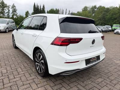 Volkswagen Golf VIII 2.0 TDI Active PANO KAMERA HEADUP AHK — slika 11