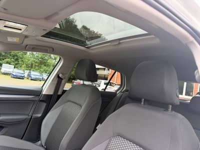 Volkswagen Golf VIII 2.0 TDI Active PANO KAMERA HEADUP AHK — slika 6