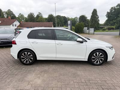 Volkswagen Golf VIII 2.0 TDI Active PANO KAMERA HEADUP AHK — slika 13