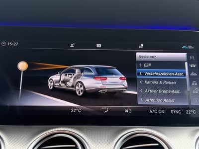 Mercedes-Benz E 220d T AMG Line*Wide*Night*Kamera*App*Ambi*LED — slika 18