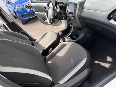 Toyota Aygo AYGO x-play — slika 8