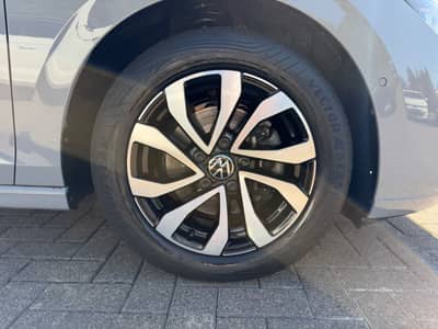 Volkswagen Golf VIII 2.0TDI Active PANO KEYLESS CAM MATRIX — slika 13