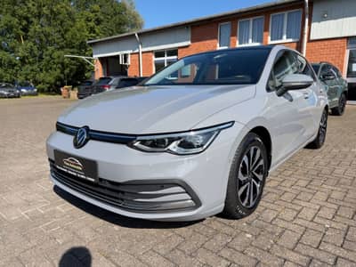 Volkswagen Golf VIII 2.0TDI Active PANO KEYLESS CAM MATRIX — slika 2