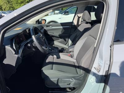 Volkswagen Golf VIII 2.0TDI Active PANO KEYLESS CAM MATRIX — slika 5