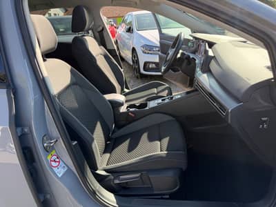 Volkswagen Golf VIII 2.0TDI Active PANO KEYLESS CAM MATRIX — slika 6
