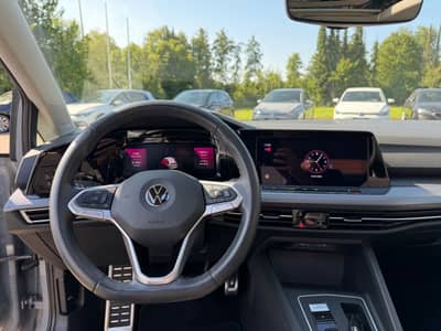 Volkswagen Golf VIII 2.0TDI Active PANO KEYLESS CAM MATRIX — slika 7