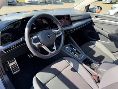Volkswagen Golf VIII 2.0TDI Active PANO KEYLESS CAM MATRIX — slika 4