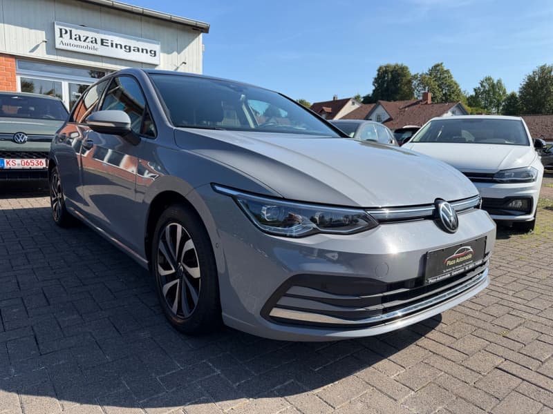 Volkswagen Golf VIII 2.0TDI Active PANO KEYLESS CAM MATRIX