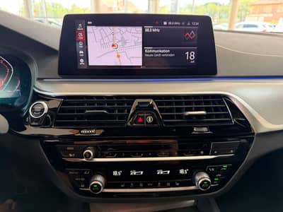 BMW 540 d xDrive M Sport Touring PANO LED Kam ACC — slika 21